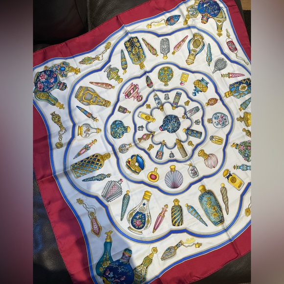 !!Vintage Hermes!! Scarf 100% Silk Lu Falcon Perfume Bottles - Great Condition!! - Picture 3 of 6